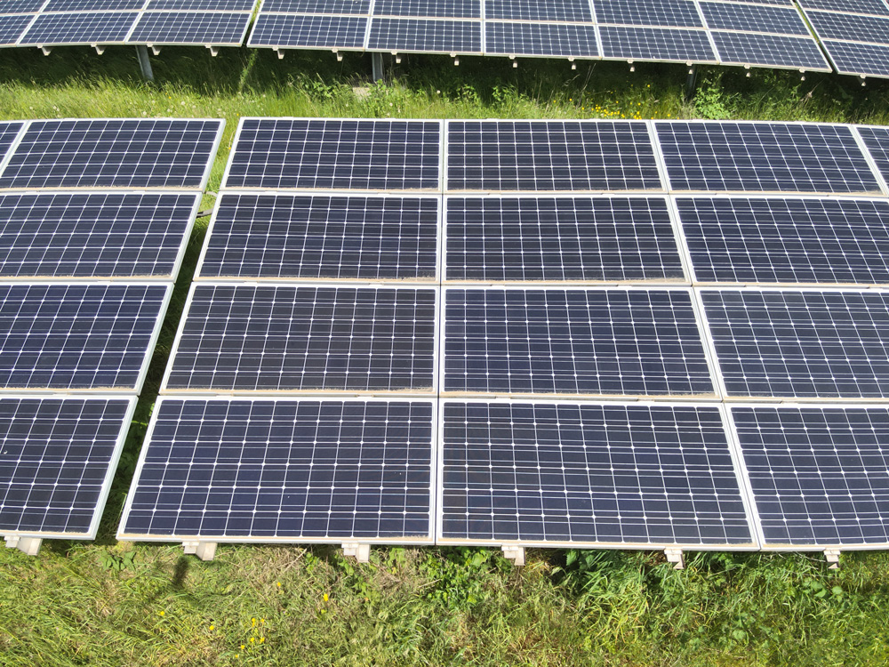 Photovoltaikanlagen-005 Solaranlagen-Wartung mit sorgfältiger Sichtprüfung der Photovoltaikmodule